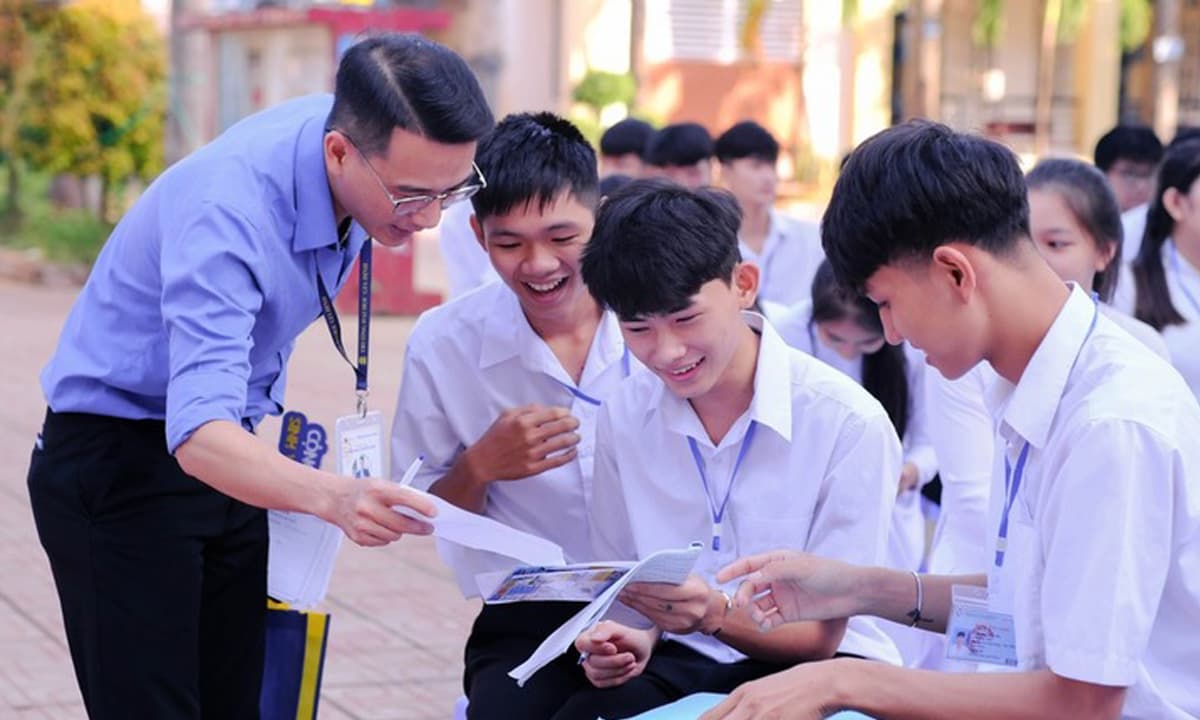 Tuyển sinh 2026: Sĩ tử 2K8 cần lưu ý gì khi hàng loạt trường đại học lớn quay lưng với học bạ?