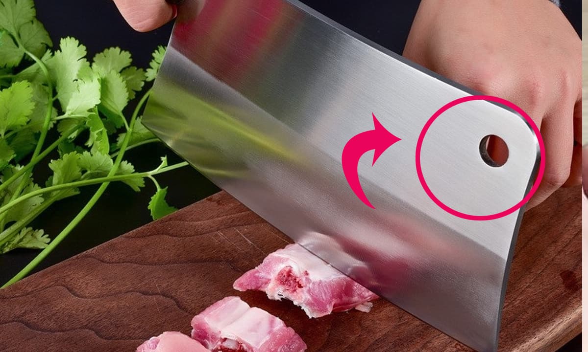 Tôi vừa phát hiện lỗ tròn trên dao nhà bếp có ba chức năng ẩn hữu ích, giúp việc sử dụng trở nên thuận tiện và thiết thực