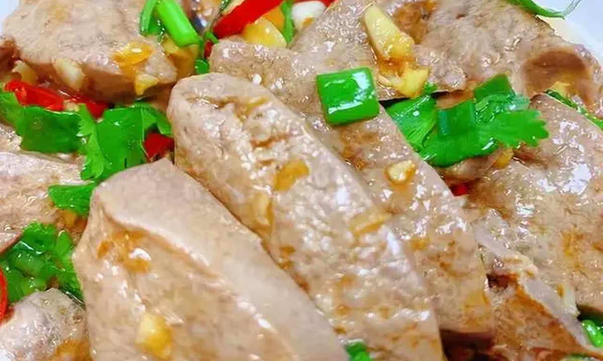 Món này đúng là báu vật! Ăn thường xuyên có thể thanh lọc gan, sáng mắt, bổ máu. Một đĩa lớn chỉ 15 nghìn, ngon tuyệt cú mèo!