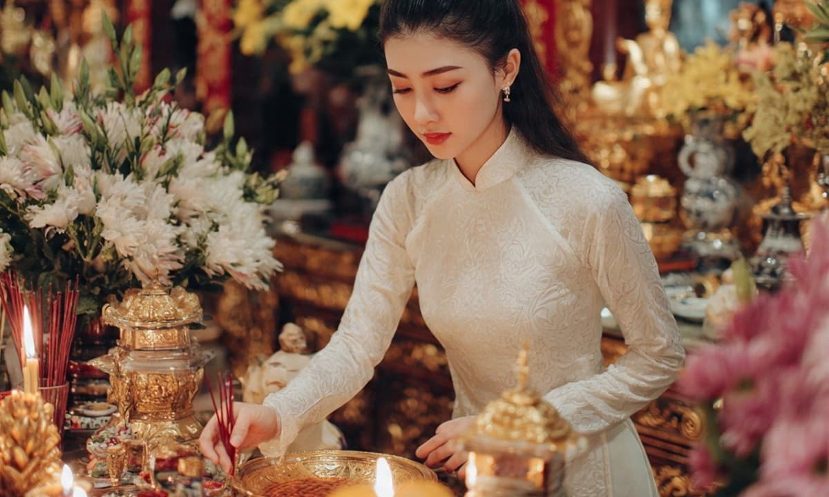 Thời điểm thắp hương quan trọng nhất ngày Rằm và 10 lưu ý 'vàng' ai cũng cần ghi nhớ