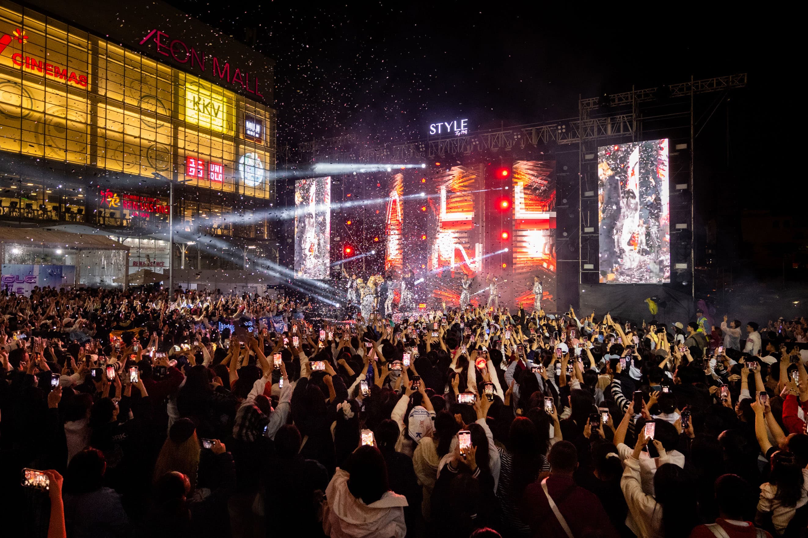 lo11-ngoisaovn-w1430-h952 0 Single with STYLE, Gen Z