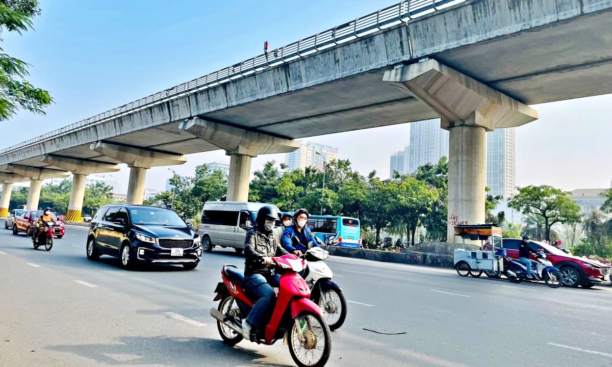 Miền Bắc đón nắng ấm sau chuỗi ngày mưa rét, Trung Bộ và Nam Bộ cảnh báo mưa lũ và triều cường