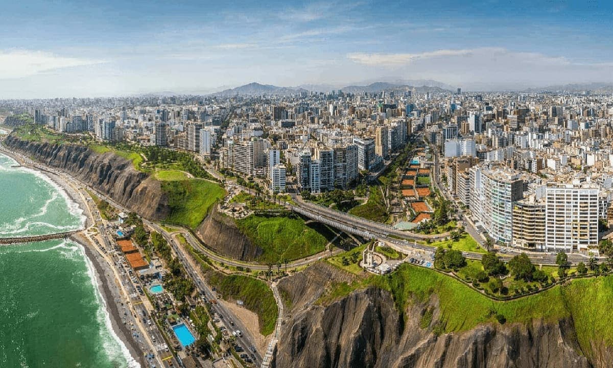 Thành phố duy nhất thế giới 600 năm không có mưa nhưng chưa bao giờ thiếu nước: Nhà không lợp mái, cây cối vẫn xanh tươi