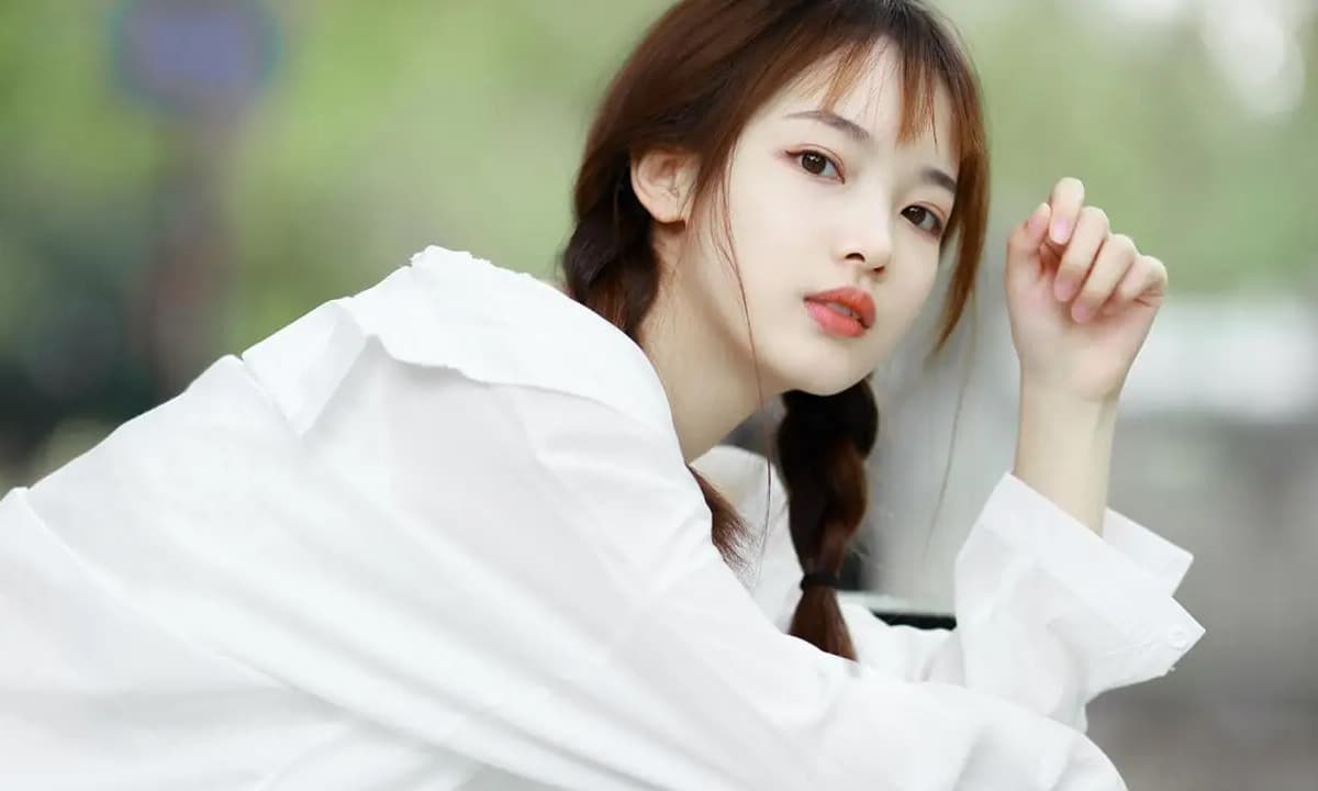 Tại sao một số phụ nữ có nhiều lông trên cơ thể trong khi những người khác lại không có? Cái nào tốt hơn?