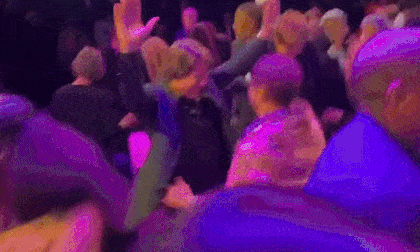 Tom Cruise nhảy múa cuồng nhiệt trước khi nhận tượng vàng Oscar đầu tiên trong sự nghiệp