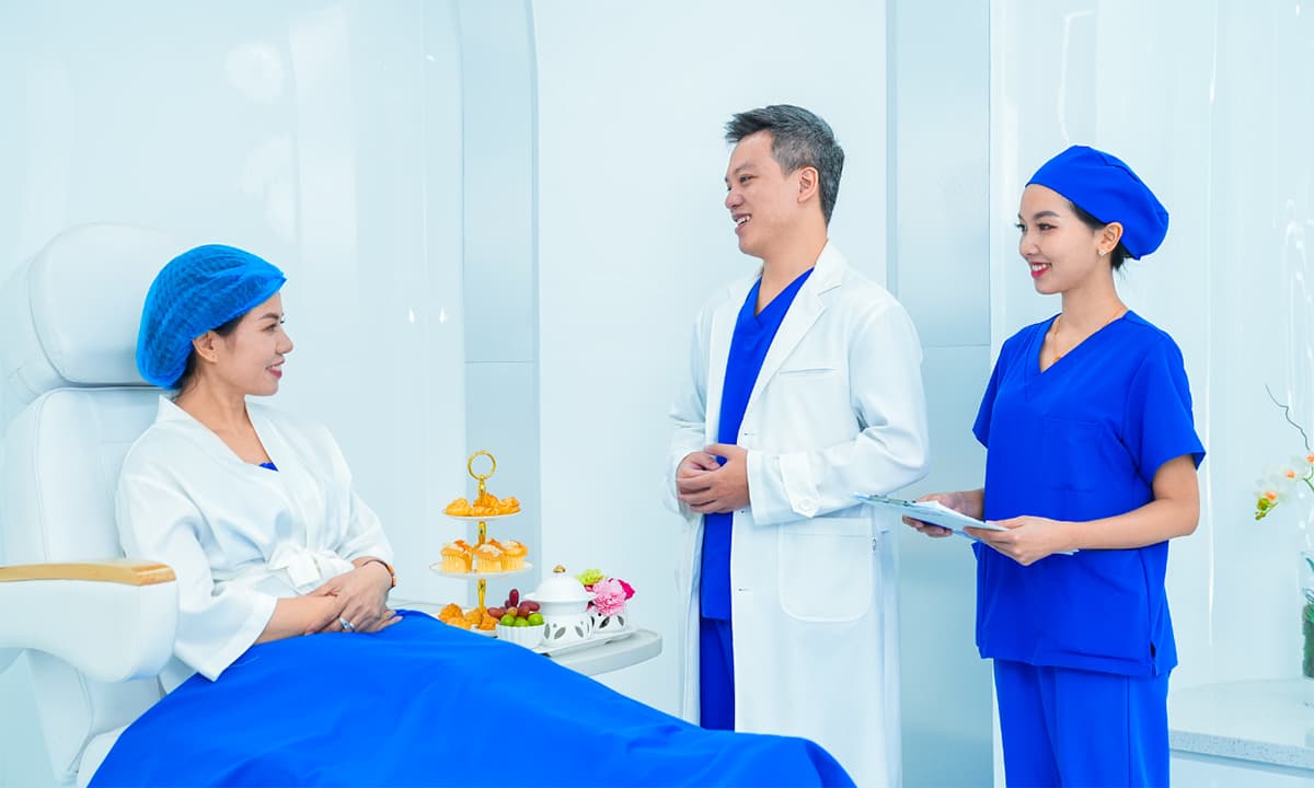 Bác sĩ David Bùi khuyến khích các cặp đôi hãy đồng hành cùng nhau khi 'Thẩm mỹ vùng kín'