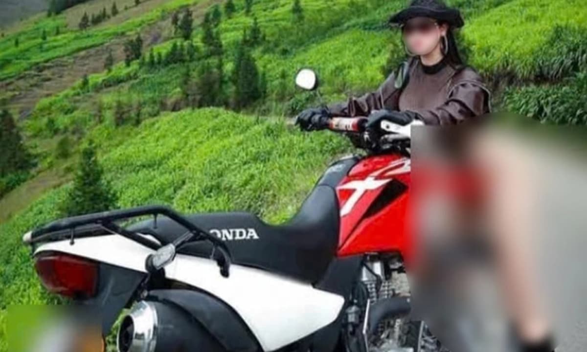 Cô gái chụp ảnh khoe thân phản cảm ở Hà Giang khiến nhiều người phẫn nộ, chủ xe lên tiếng hé lộ bất ngờ