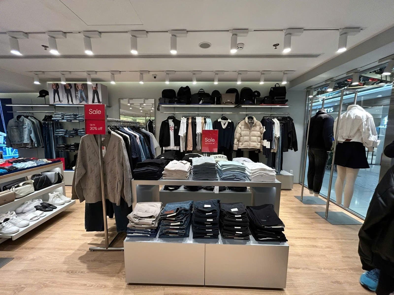 image005-ngoisaovn-w1600-h1200 9 BLACK FRIDAY, ACFC