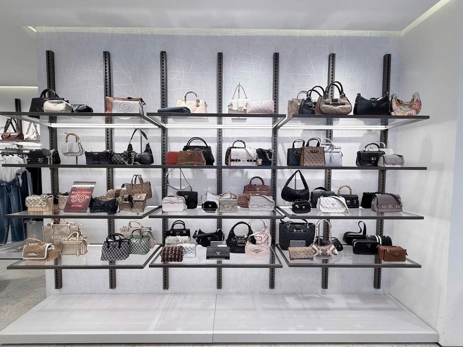 image013-ngoisaovn-w1600-h1200 5 BLACK FRIDAY, ACFC