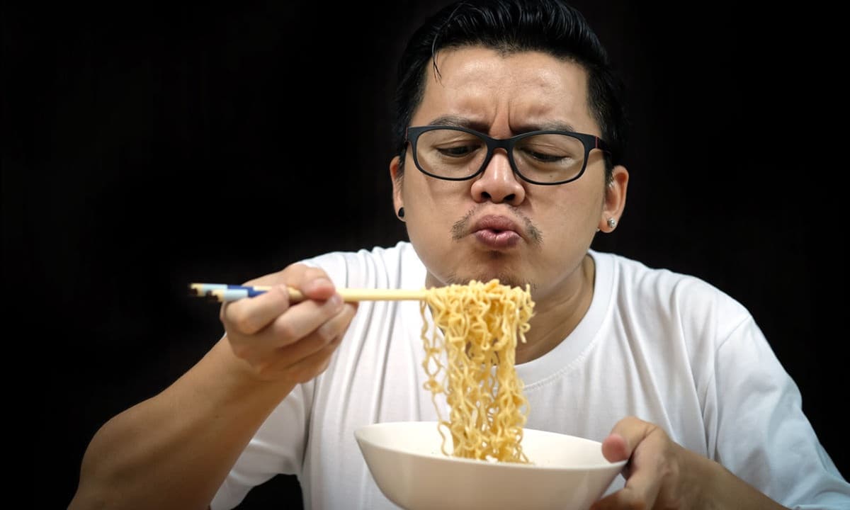 Người ăn mì tôm vào bữa sáng mỗi ngày, cơ thể có thể xuất hiện 3 thay đổi chỉ sau 1 tháng