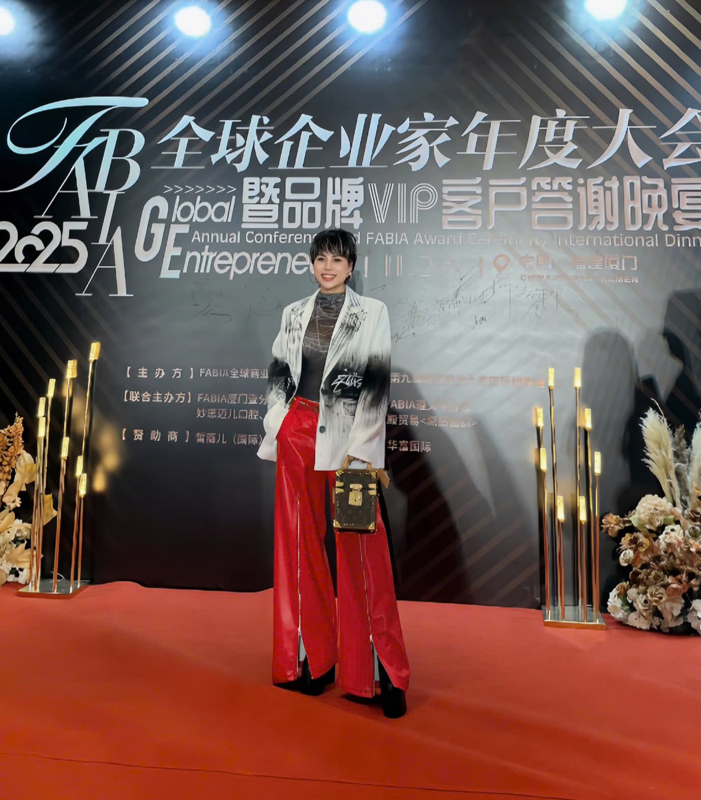 image001-ngoisaovn-w1378-h1571 7 Ceo Dung Trần, Ngành tóc