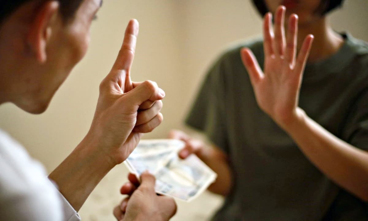 Từ 15/12, kiểm soát thu nhập của vợ hoặc chồng sẽ bị phạt đến 30 triệu đồng theo quy định mới?