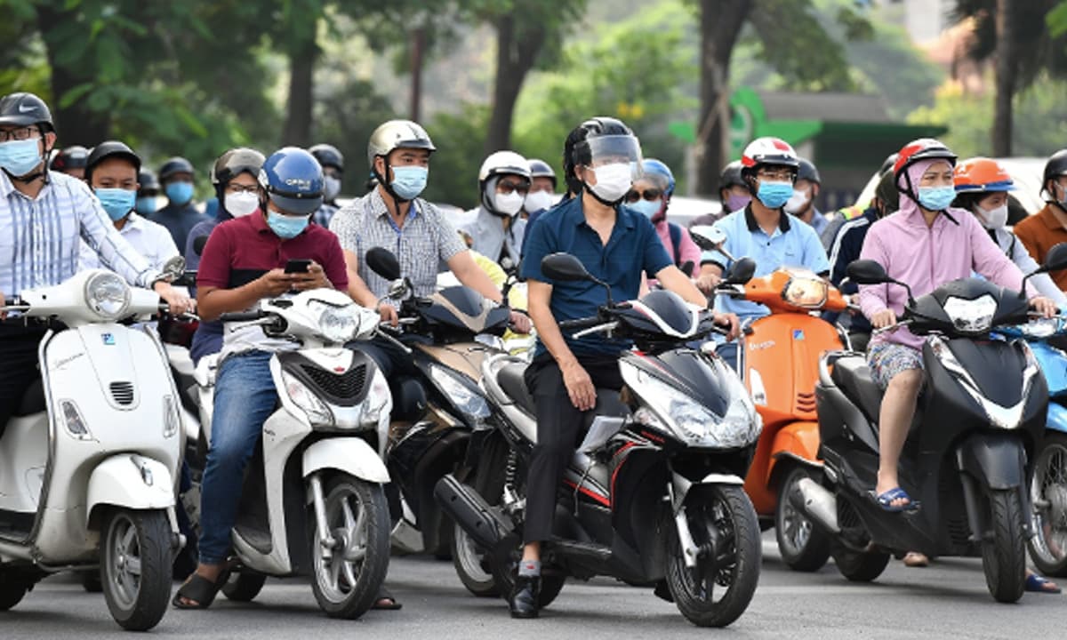 Những ai ở Hà Nội sẽ được hỗ trợ 20.000.000 đồng để chuyển từ xe xăng sang xe máy điện?