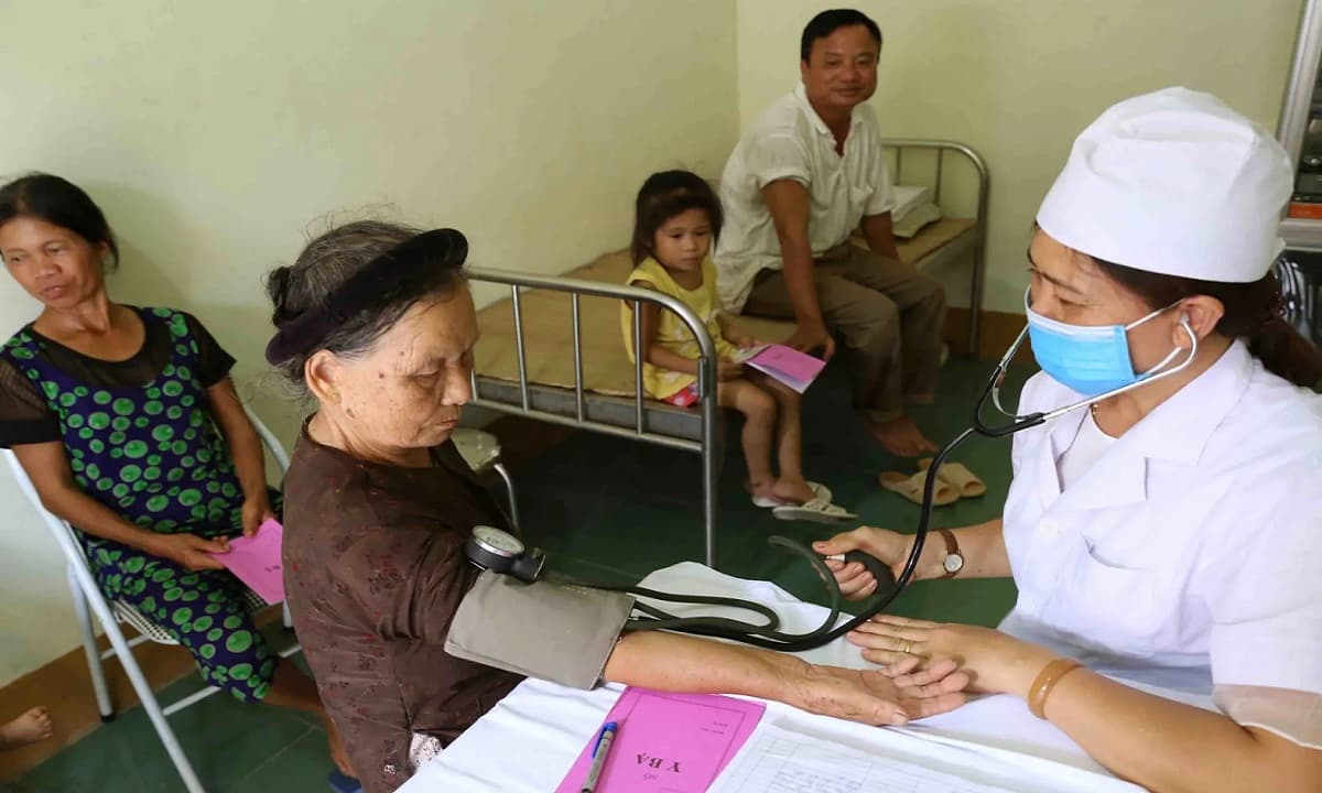 Đề xuất đặc cách tuyển dụng bác sĩ vào viên chức tại các trạm y tế xã