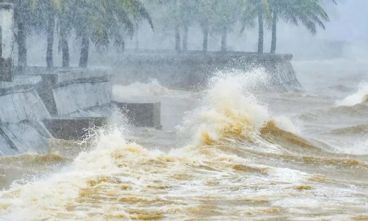 Rộ thông tin bão số 16 sắp đi vào Biển Đông, thực hư ra sao?