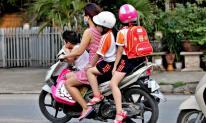 Có những quy định nào về chở trẻ em trên xe máy để tránh bị phạt?