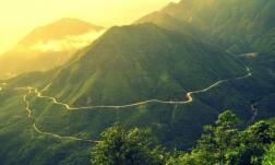 Cung đèo huyền thoại của Việt Nam nằm ở độ cao 1.600m: Có tới 125 khúc cua tay áo khiến người nhìn cũng phải chóng mặt