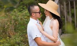 Ngọc Thạch cùng chồng thiếu gia trốn 2 con trai đi 'diễn cảnh tình tứ'