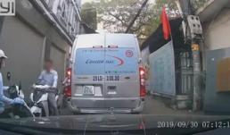 Gặp cô gái chưa kịp nhường đường, người đàn ông lập tức giở 'trò bẩn' gây bức xúc