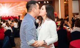 Nữ ca sĩ 'từng bị chém gần đứt lìa chân' hôn chồng đại gia giữa sự kiện đông người