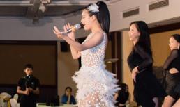 Ca sĩ Hoàng Thùy Linh khuấy động sự kiện SkinClinic - Làn da khỏe cho người Việt 