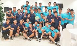 HLV Park Hang-seo và dàn tuyển thủ mừng sinh nhật trung vệ Bùi Tiến Dũng