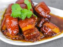 Cách nấu thịt lợn kho tại nhà thơm ngon, không béo theo bí quyết của đầu bếp nổi tiếng