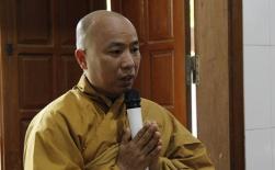 Sư thầy  'gạ tình' phóng viên xin được giữ lại tài sản trước khi hoàn tục