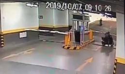 Tên trộm liều lĩnh vào tầng hầm chung cư cao cấp để trộm xe máy