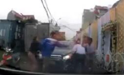 Mâu thuẫn vì rạp cưới dựng chiếm lòng đường gây ùn tắc, hai bên lao vào ẩu đả dữ dội