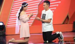 Anh Đức bất ngờ quỳ gối cầu hôn 'tình cũ' Lâm Vỹ Dạ
