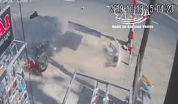 Phóng xe với tốc độ kinh hoàng, nam thanh niên đập trúng cột biển báo tử vong