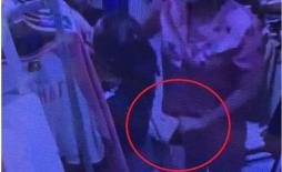 Nữ quái vờ xem hàng rồi ra tay móc trộm điện thoại trong shop thời trang ở Hà Nội