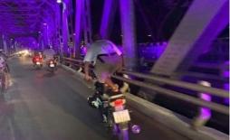 'Quái xế' diễn xiếc trên đường phố Huế nhận bài học thích đáng