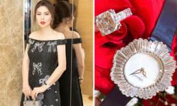 Hoa hậu Phương Lê tự mua quà cho mình trị giá hơn 20 tỉ nhân ngày 20/10 