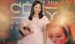 Lâu lắm mới thấy Miu Lê diện đầm hồng 'bánh bèo' hết cỡ xúng xính bên hội bạn thân