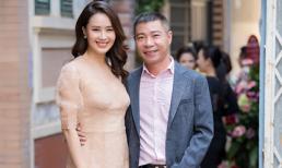 NSND Công Lý 'đổi gió' khi diện vest bảnh bao sánh đôi cùng Hồng Diễm tại sự kiện