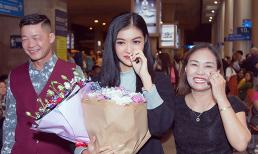 Kiều Loan bật khóc giữa vòng tay ba mẹ và người hâm mộ