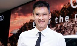 Công Vinh diện áo trắng vẫn ngờ ngời phong độ soái ca