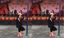 Đang bận ship hàng nhưng nghe thấy bài tủ, gái xinh liền 'đu đưa' khiến cả trường Y dược bùng nổ