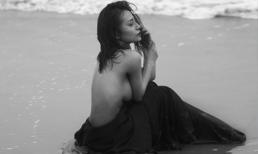 Ca sĩ Mia đăng ảnh bán nude sexy, đẹp như nữ thần trước biển