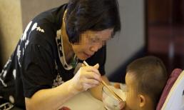 Thói quen hàng ngày bà nội làm đối với cháu khiến con tôi mới có 2 tuổi đã mắc bệnh viêm dạ dạy