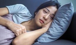 Thấy cốc sinh tố đặt trên bàn mà mẹ chồng đã làm cho mình, chồng tôi vội đổ đi rồi trách móc bà, sự thật hé lộ khiến tôi đứng không vững