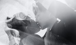 Đừng sốt ruột nữa, Đông Nhi đã chịu tung trọn bộ ảnh khoá môi Ông Cao Thắng nồng nàn đủ góc đây này!