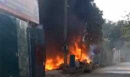 Cháy lớn thiêu rụi xưởng nhựa ở Hà Nội, khói đen bốc cao nghi ngút