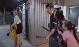 Hoa hồng trên ngực trái tập 27: Cùng đường, Thái điên loạn cầm dao dọa giết bất kỳ ai hãm hại mình