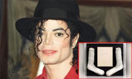 Tất cũ nạm pha lê của Michael Jackson có thể bán được với giá 23 tỷ đồng