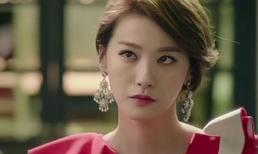 Thấy cô dâu bước ra khỏi xe tất cả mọi người đều phấn khích ngưỡng mộ nhưng ai ngờ cuộc hôn nhân chưa qua 49 ngày đã 'chết yểu'