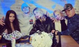 Khoảnh khắc đắt giá nhất của Justin và Hailey hậu đám cưới thế kỷ: Đôi trẻ tình cảm, hai bên sui gia hòa hợp 