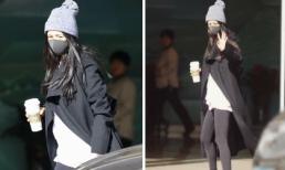 Bóp mồm bóp miệng để giữ dáng bảo sao Dương Mịch luôn tranh thủ khoe thành quả là đôi chân thon